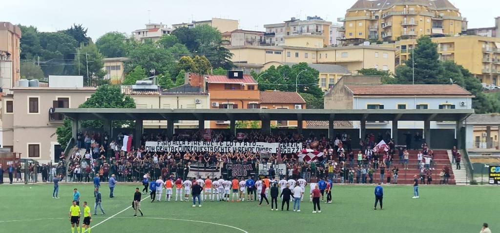 Il Siracusa batte l’Igea e vola in Serie C. La compagine di Trocini conquista l’undicesima vittoria consecutiva ma non&nbsp;basta