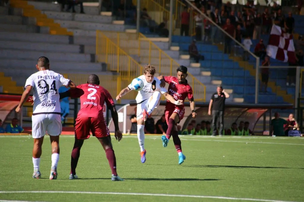 Reggina, la mossa di Trocini spegne la squadra: il Savoia&nbsp;ringrazia