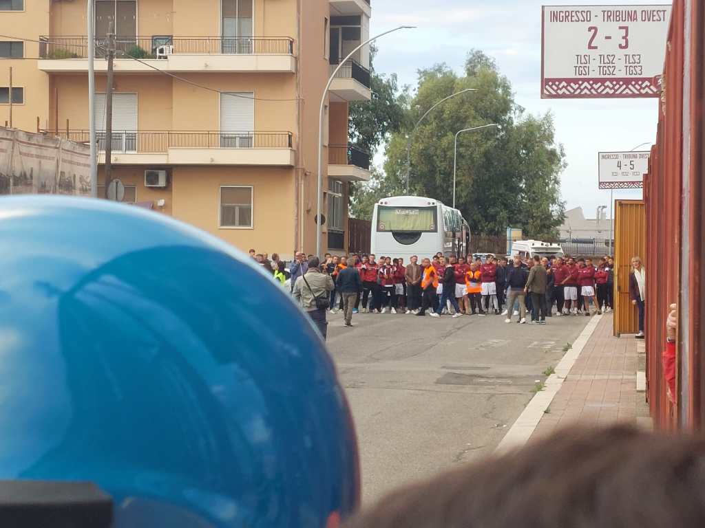 LA REGGINA PIEGATA ANCHE DA UNA VIGOR “ANIMA E CORE”. ORA TUTTI A&nbsp;CASA!
