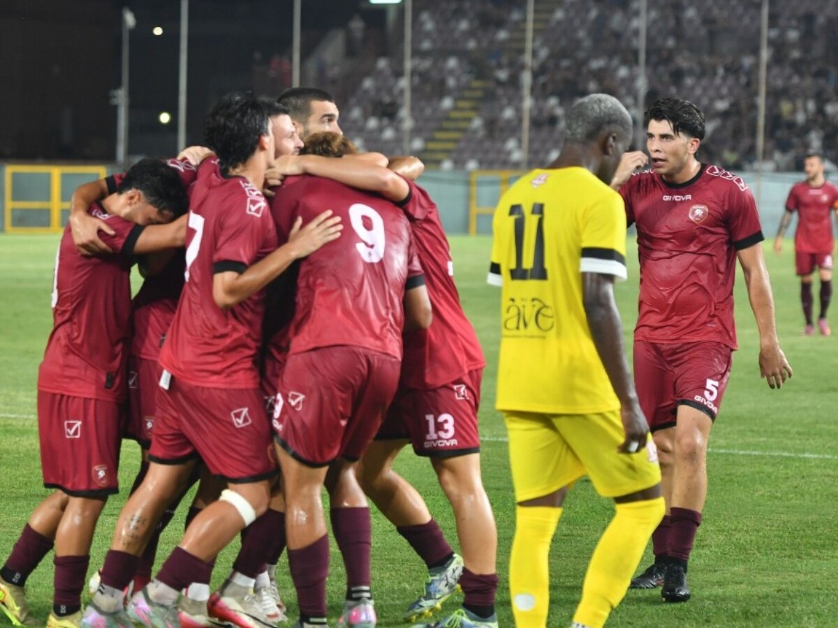 Reggina rullo compressore: 17 gol fatti e porta inviolata. Ma l’insidia adesso è il fango del&nbsp;“D’Ippolito”